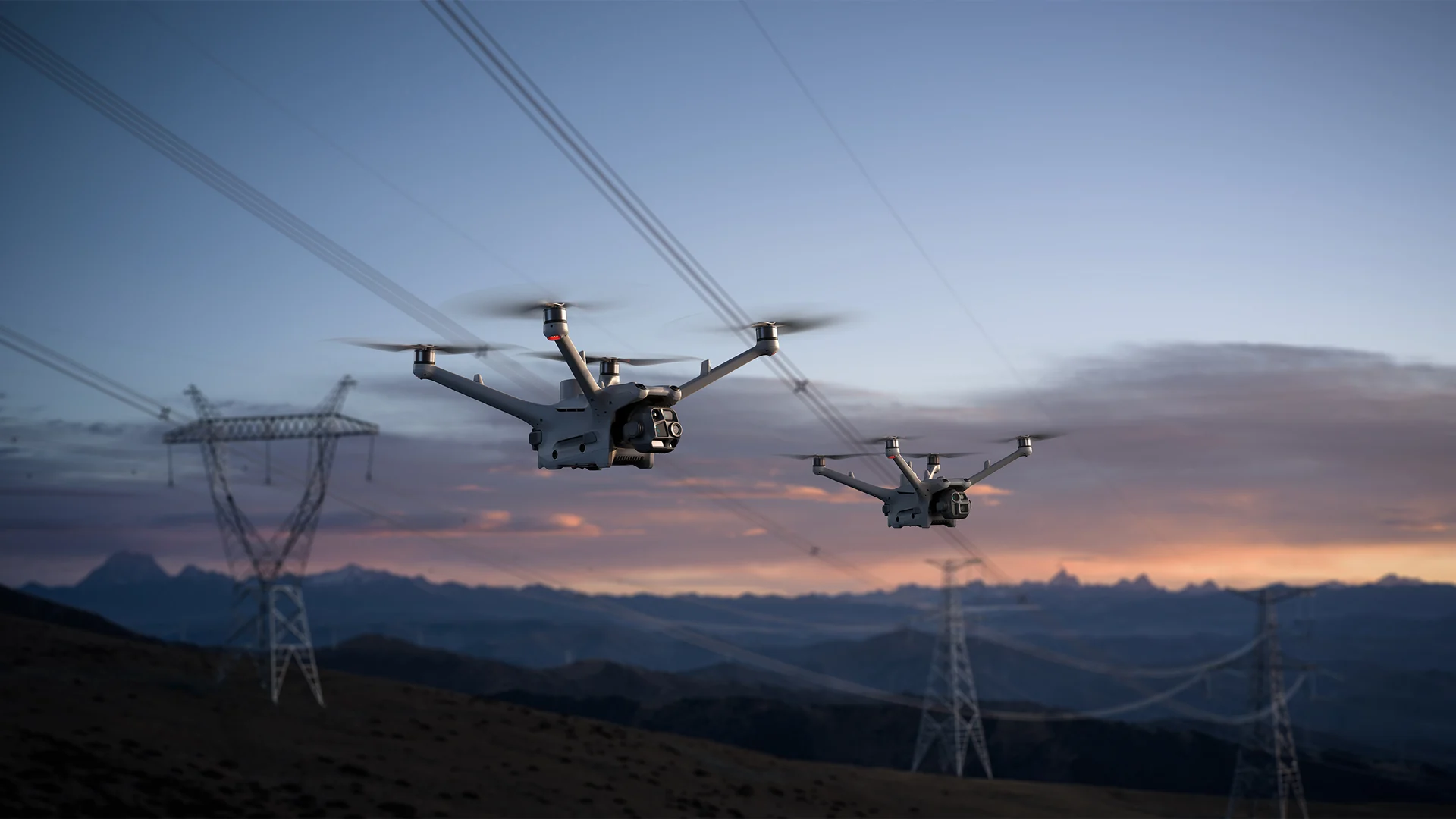 Drone profesionale de supraveghere, văzute integral în zbor